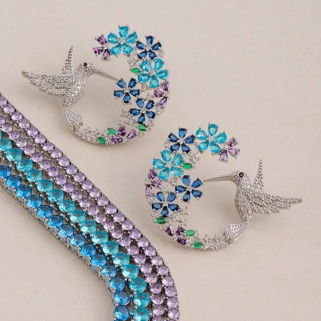 Brinco Beija-Flor Cravejado Azul - Ródio