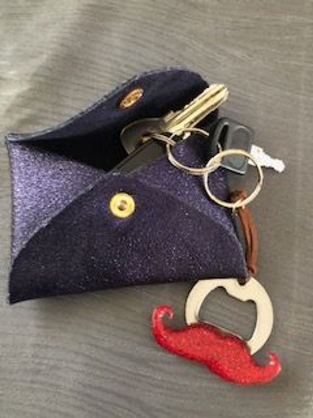 Porte clés décapsuleur moustache