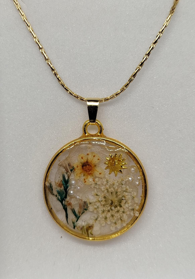 Collier pendentif Izia coloris blanc doré 