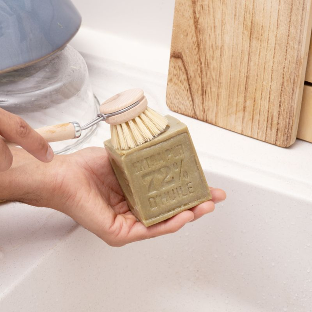 Brosse vaisselle avec tête amovible en bois de hêtre