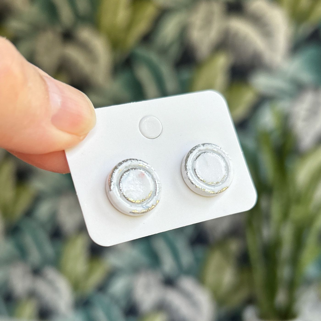 White and silver round studs