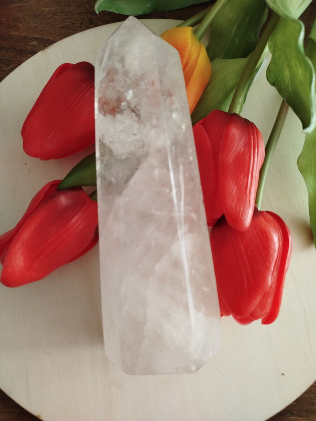 Pointe polie en cristal de roche,