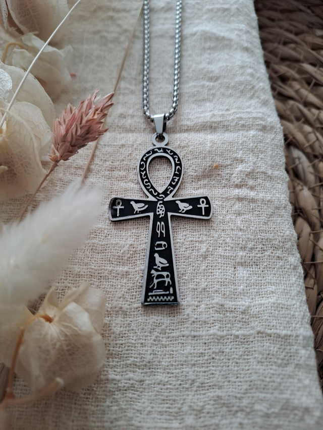 Croix égyptienne  sur collier acier inoxydable 