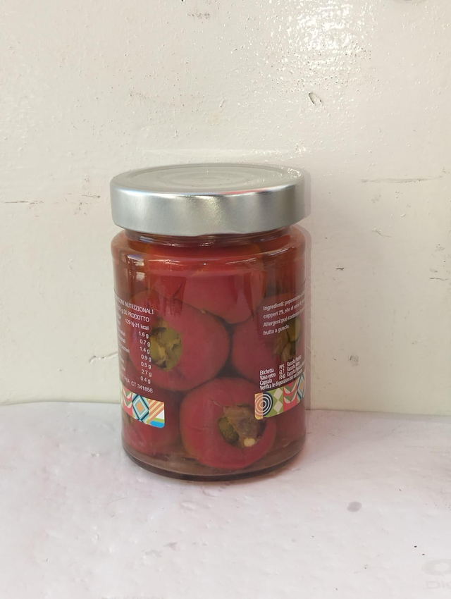 Peperoncini ripieni con acciughe e capperi 