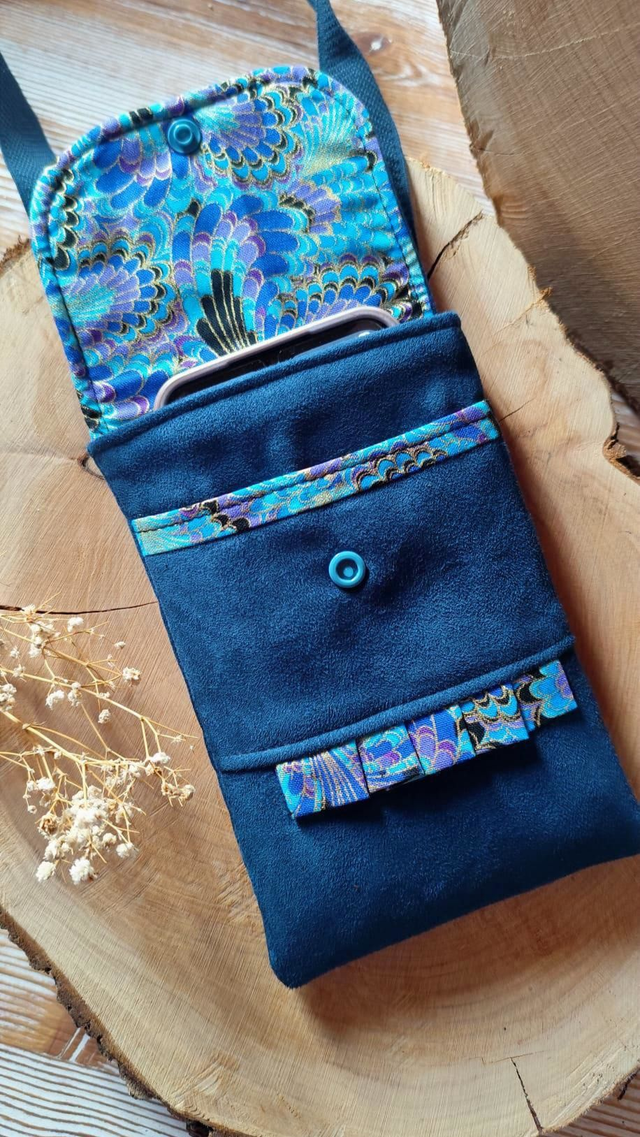 Porte téléphone en suédine bleu marine ✨