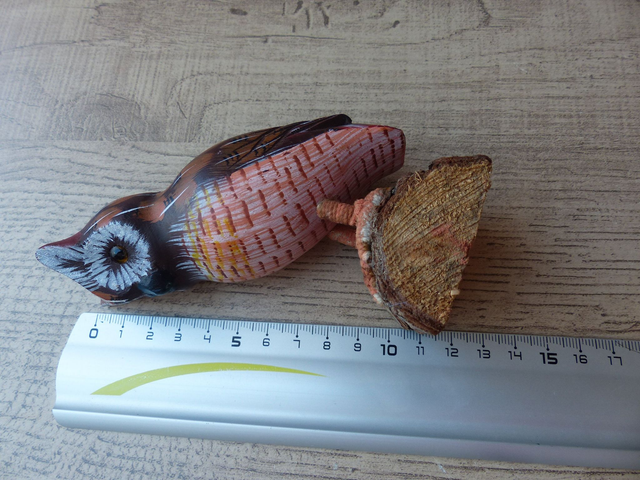 Petite Statuette Hibou en Bois - Figurine Vintage Sculptée et Peinte Main Marron et Rose - Décoration Vintage Authentique, Artisanat du Bois