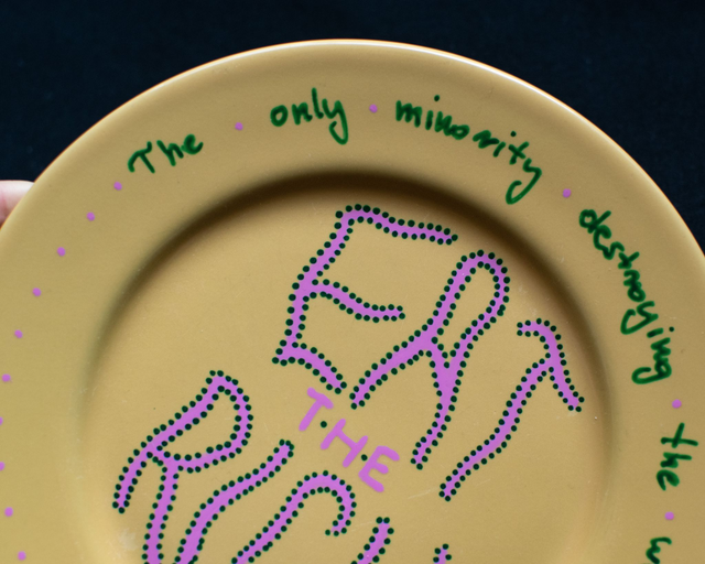 Buntowniczy talerz "Eat the Rich"