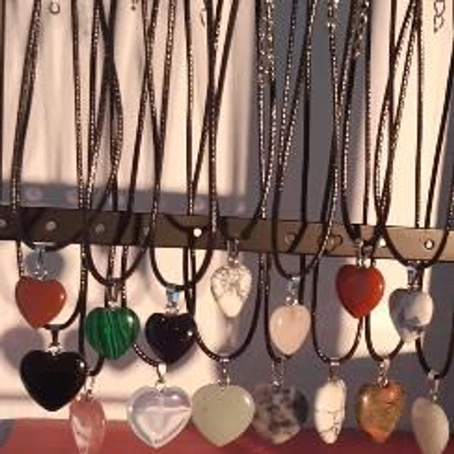 96 - Collier pierre véritable 