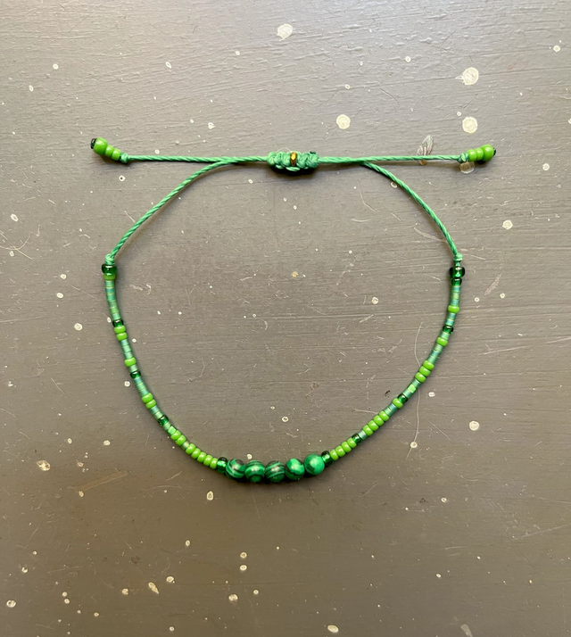 Bracelet d&#039;amitié vert pomme