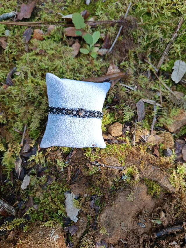 Bracelet noir avec perle agate Botswana et perle argenté 