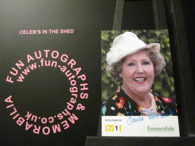 Paula Tilbrook (Betty Eagleton) Original Emmerdale Yellow &amp; White Itv1 Logo Pre-Print Cast Card