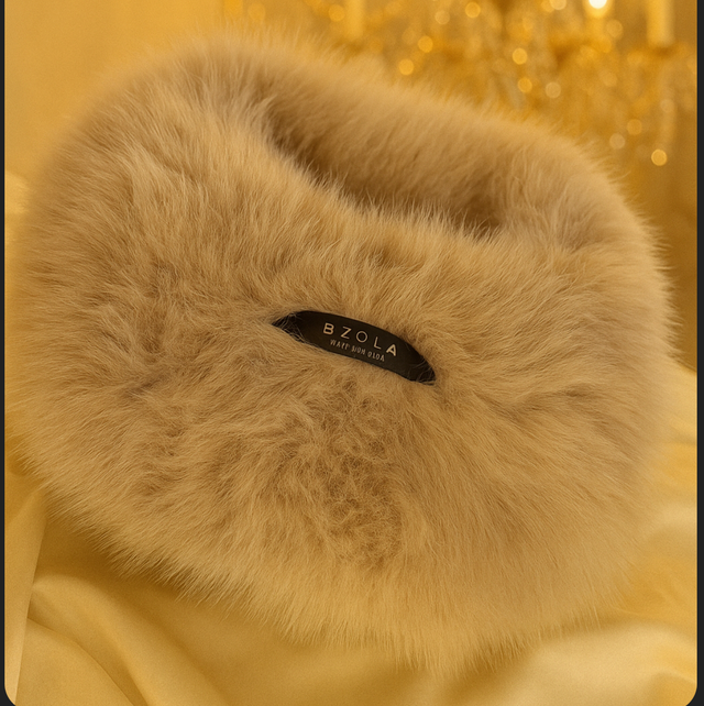 Sac en fourrure  avec bonnet assorti