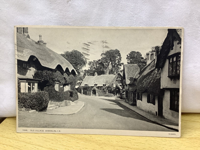 Old Village, Shanklin, Isle of Wight, Posted 1927 W.J. Nigh, Vintage postcard. Our Ref No. R650 £2.50