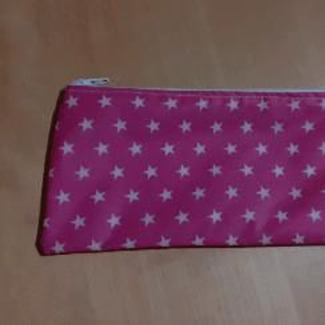 trousse étoiles sur fond rose