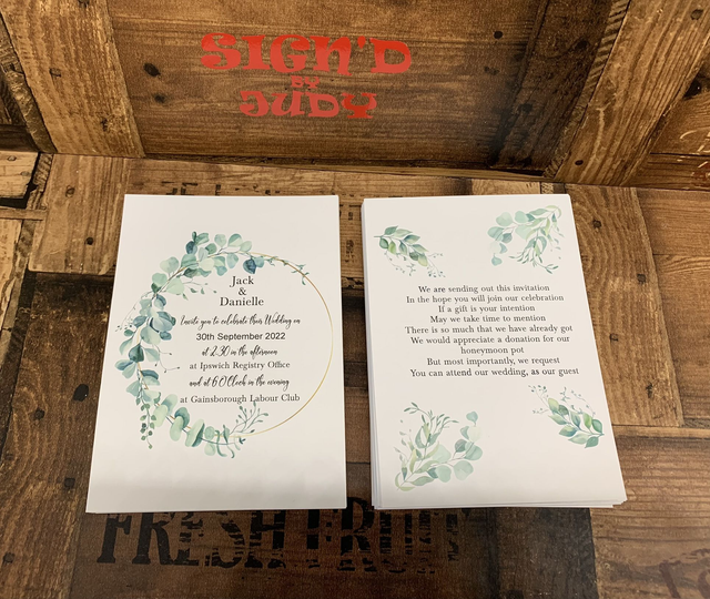 Round gold frame Eucalyptus leaves Wedding Invitations x10 