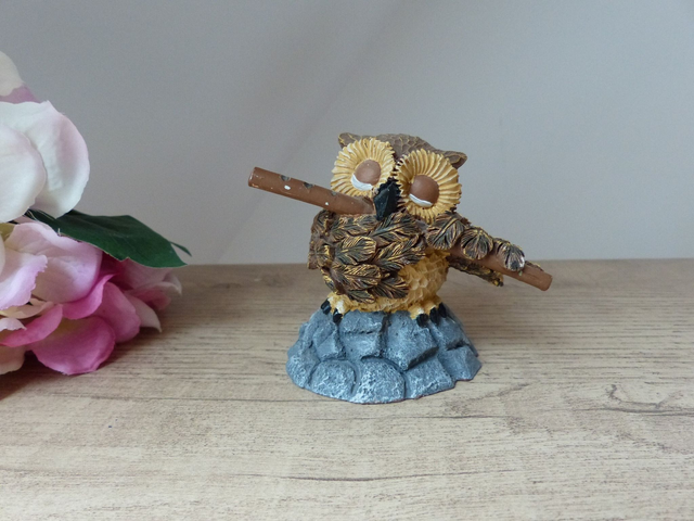 Rare Sealmark Figurine Chouette Hibou Musicienne en résine avec Flûte Vintage 1997, Cadeau Musicien