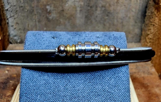 Bracelet corde de guitare basse recyclées 