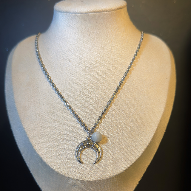 Collier classique lune pierre de lune
