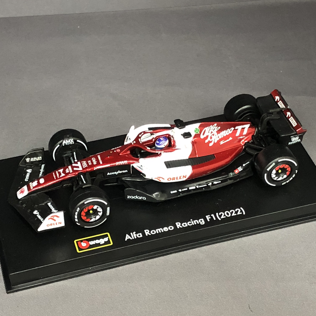 Alfa Romeo C42 Sauber V. Bottas #77  2022 Bburago 1:43 Formel 1