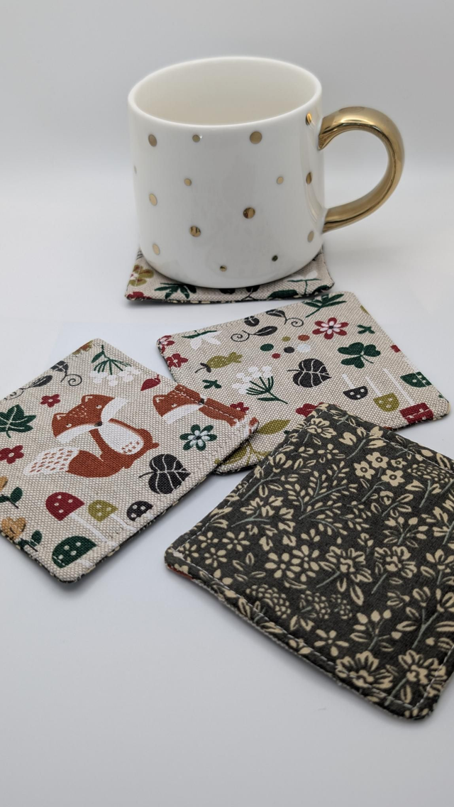 Sous-verres / sous-mugs réversibles en tissu - "Renard/Kaki fleuri" - Format carré - Le lot de 4