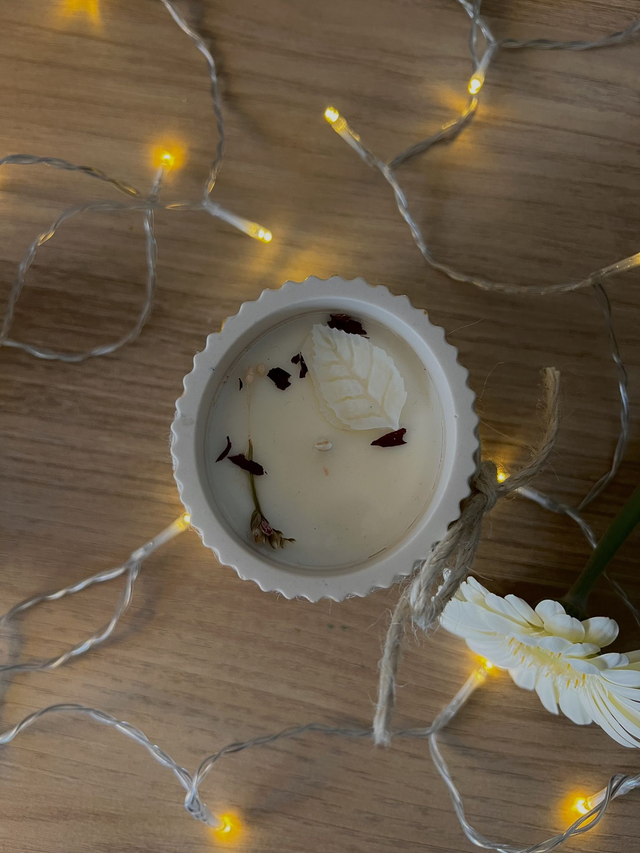 🪷 BOUGIE PARFUMÉE LONI - AMANDE & SUREAU