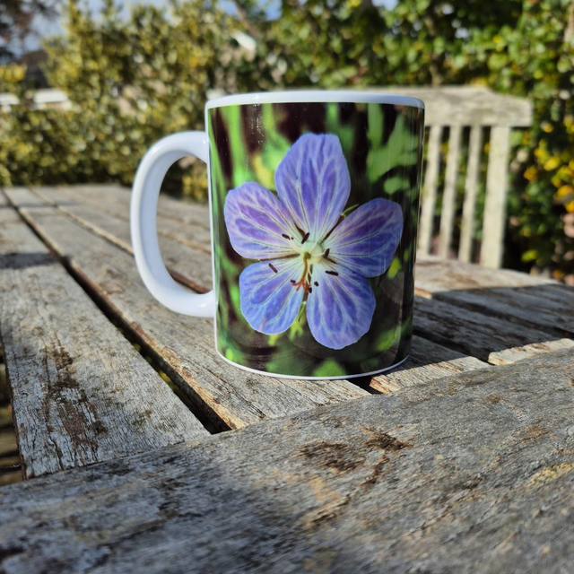 Geranium pale blue mug