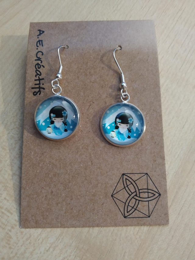 Boucles d&#039;oreilles Kokeshi montagne neige