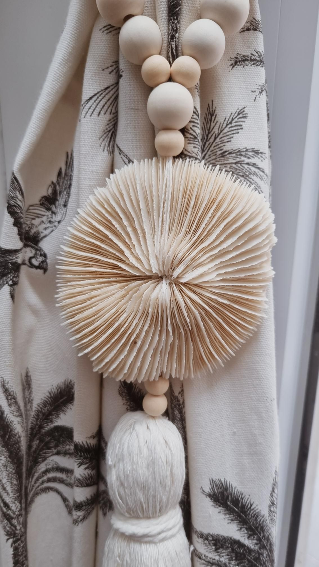 Embrasse corail - pompon beige