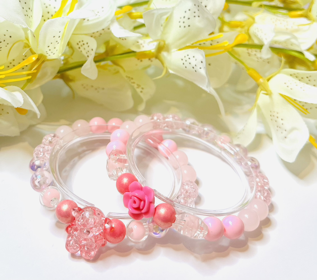 Roze Bloesem” – Handgemaakte Armbandenset met Glans & Roosje
