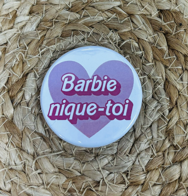 Badge Barbie Nique-toi