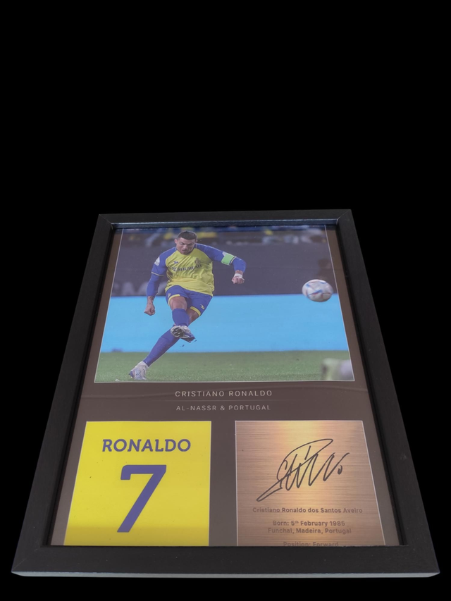 Grote lijst Ronald Al-Nassr met handtekening