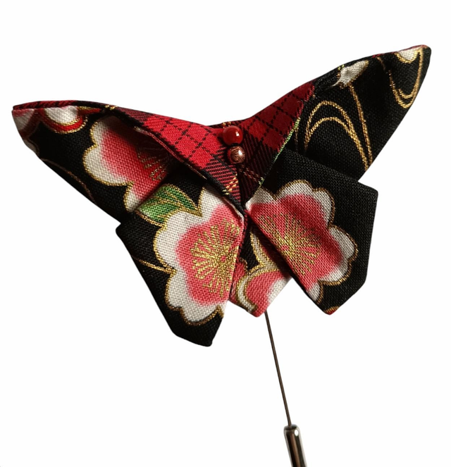 Broche papillon/ Fibule origami tissu Japonais rouge et noir