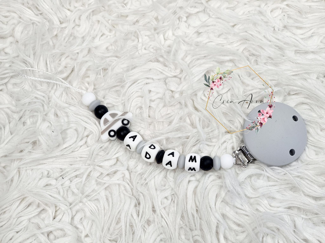 Attache-tétine petite voiture