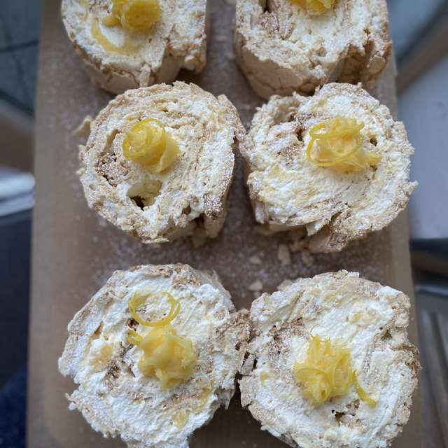 Lemon curd roulade 