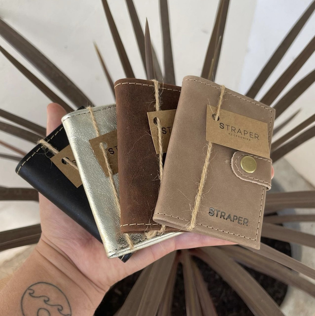 Porta documento con broche