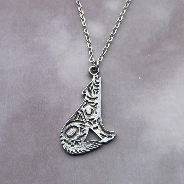 Dolf - Howling Wolf Necklace 