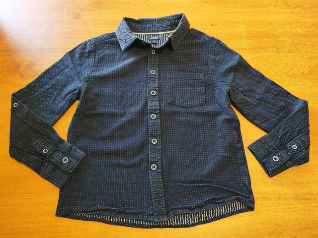 Chemise bleu foncé à points en 10 ans