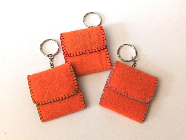 Llavero 3 en Raya Naranja