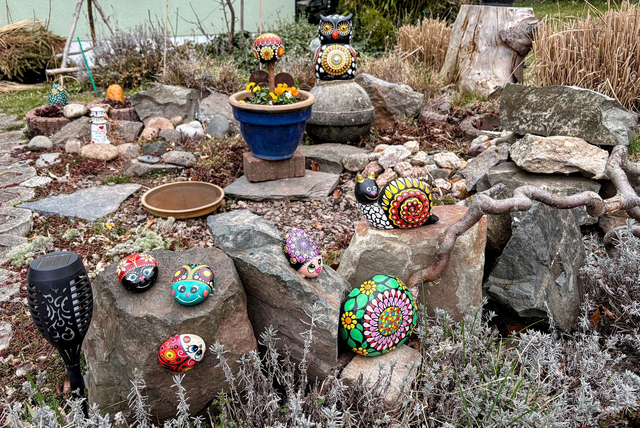 Stimmungsvolles Dekor für Heim und Garten - Bunte Schnecke im Mandala Stil