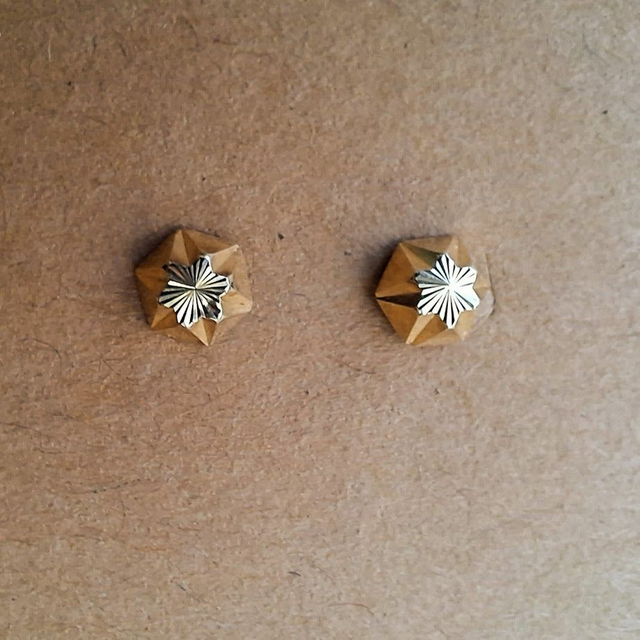 Gouden oorstekers facet vintage