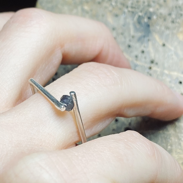 J919 ANELLO QUADRO DISASSATO IOLITE