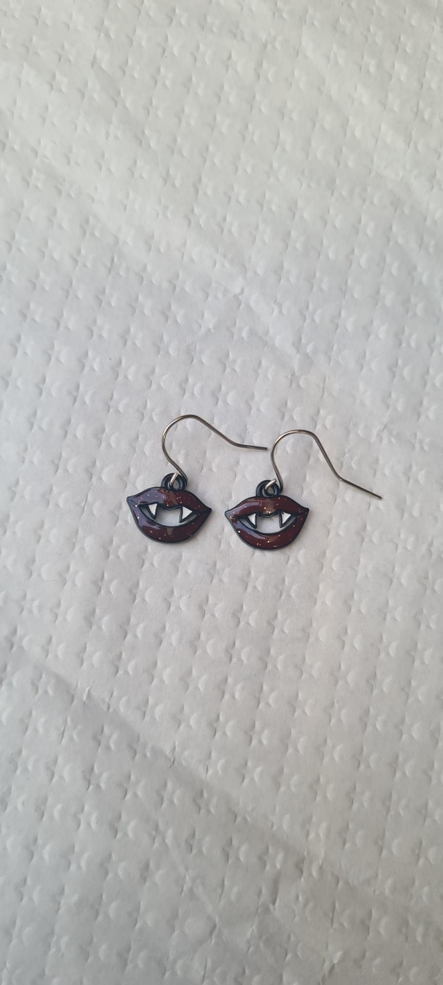Earrings red enamelled glitter lips white fangs