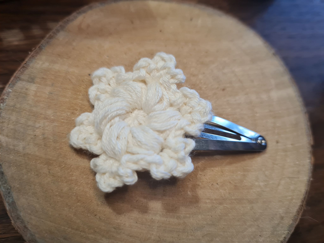 Barrette flocon au crochet