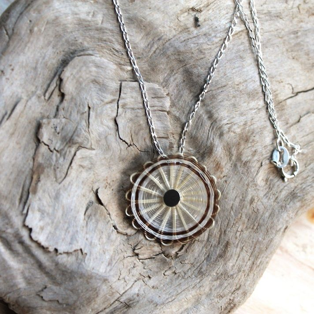 Pendentif tissé en crin de cheval