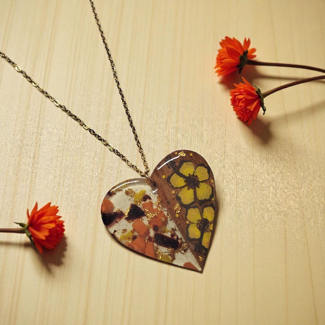 Collier dessiné Flora acier inoxydable jaune marron bi matière