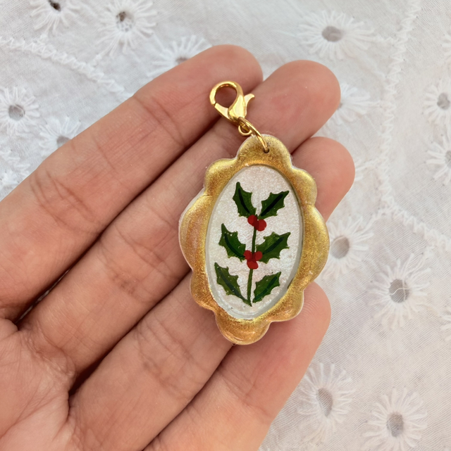 Vintage Gold Frame Holly Charm
