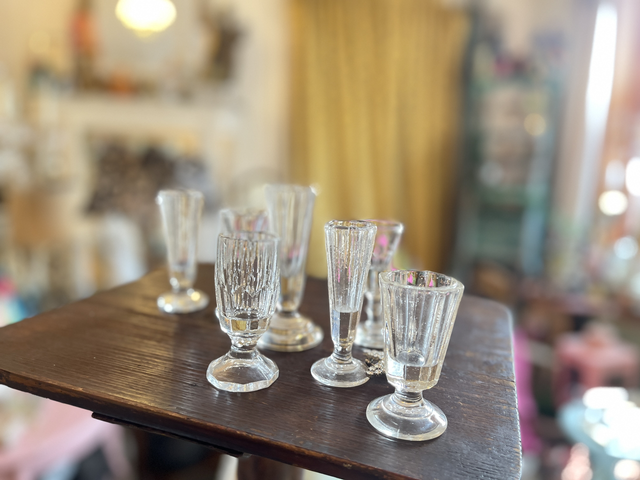 Schnapsglas Antik jedes etwas anders. Stück: 