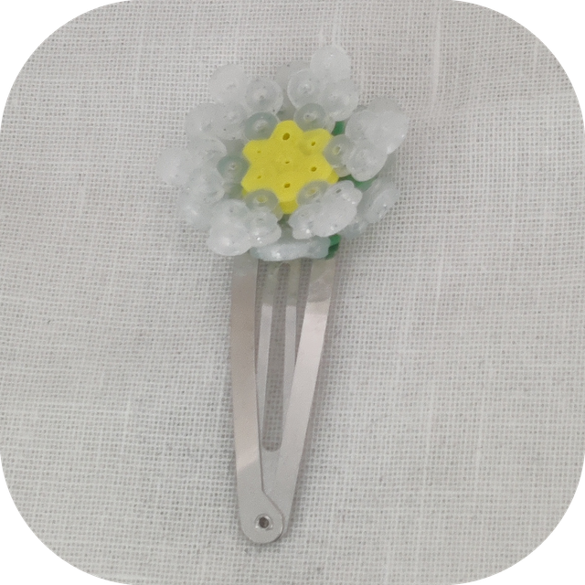 Barrette fleur en perles à repasser pince clic clac