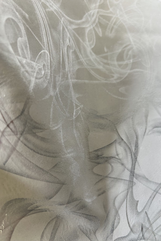 Chute de cuir blanc spirales argenté