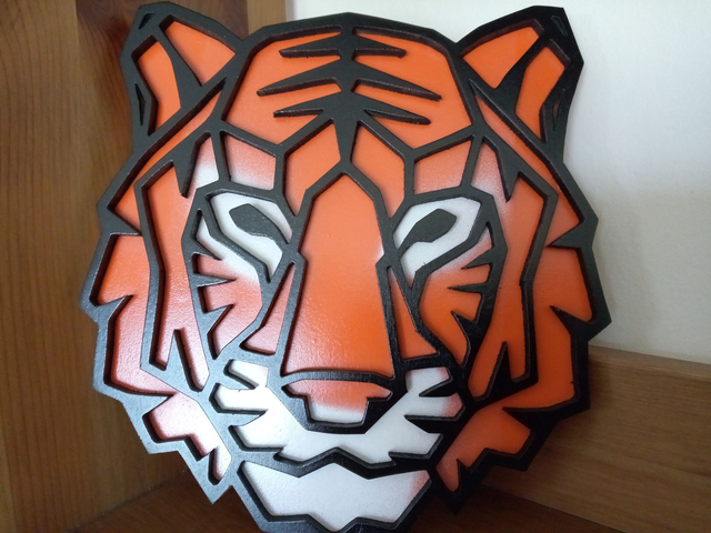 Figure géométrique de Tigre -20x22 cms